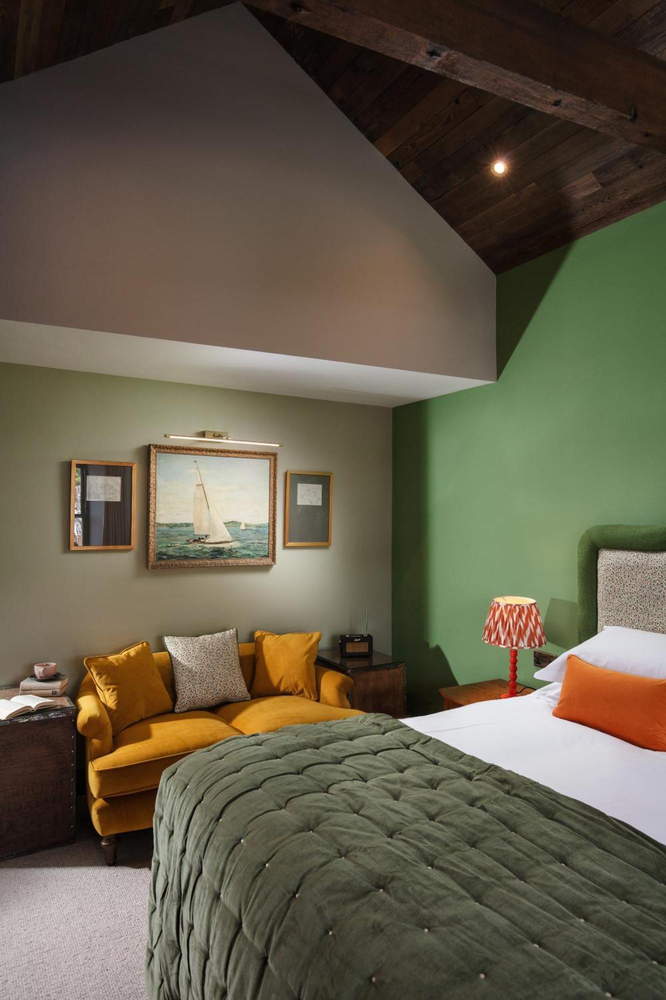 Inn Pier House 3*