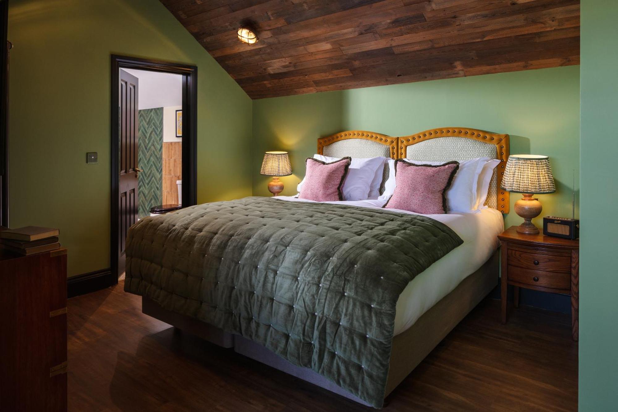 Pier House Inn 3*