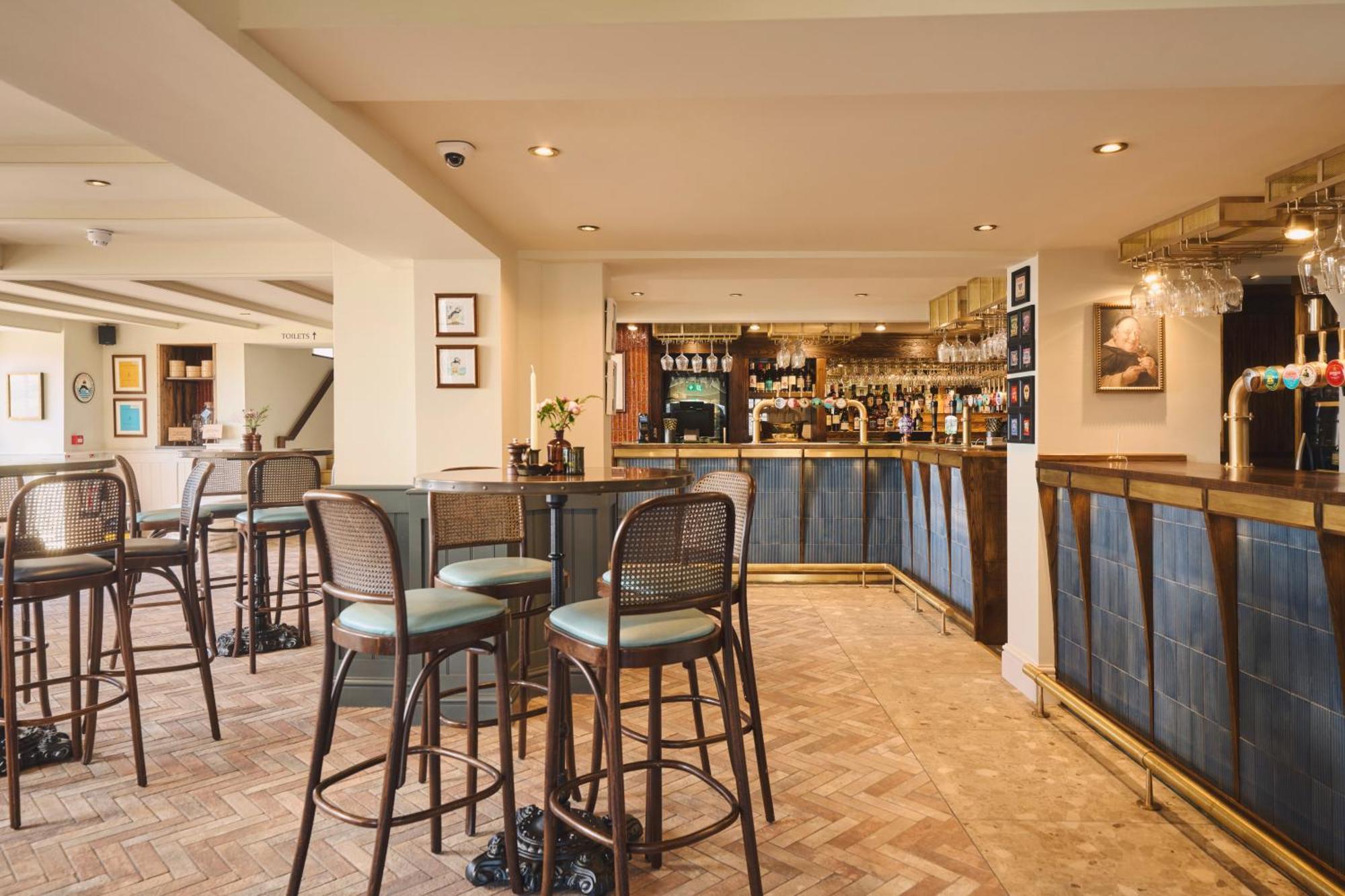 Pier House 3*