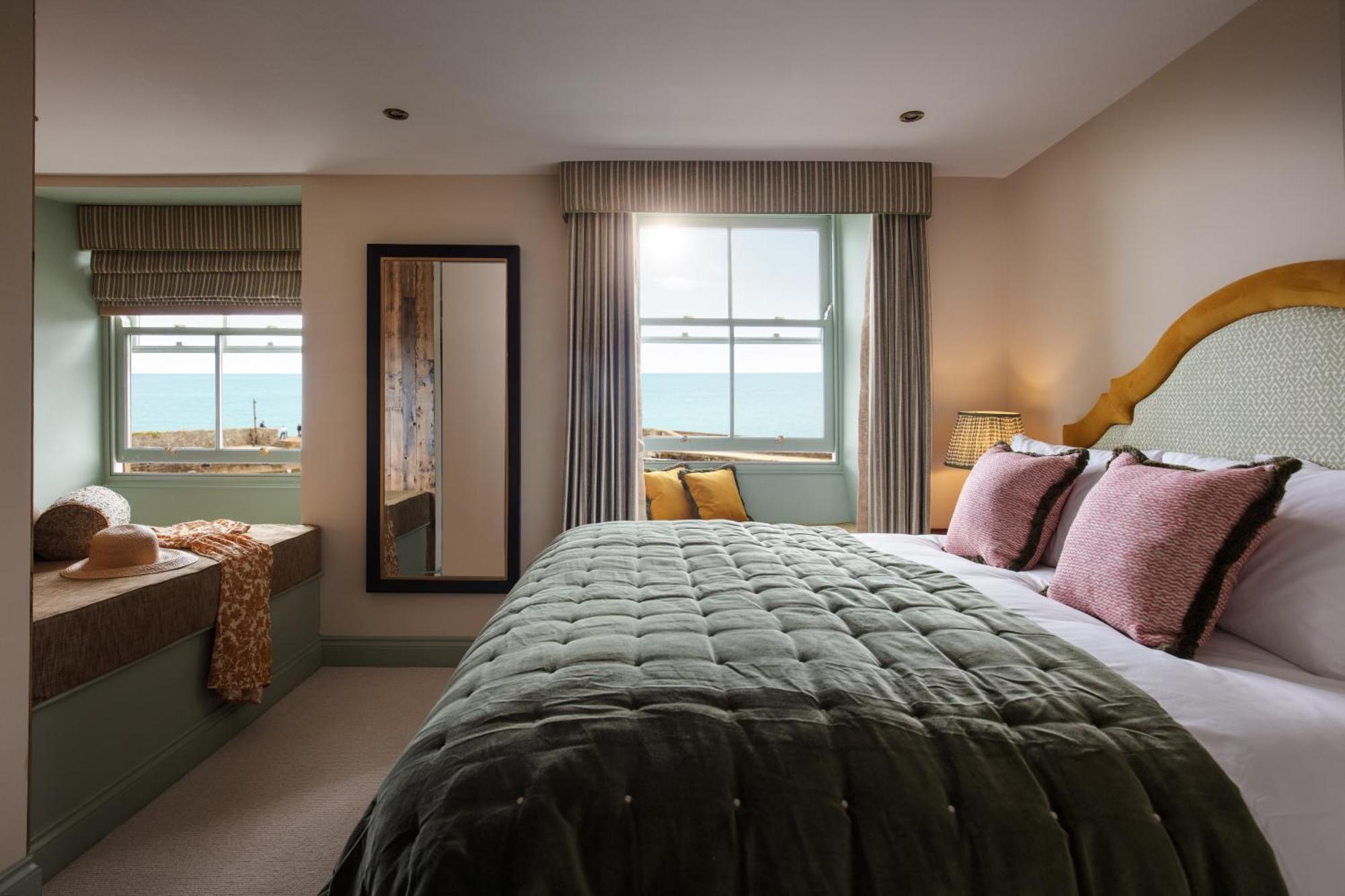 Pier House Мини-отель 3*