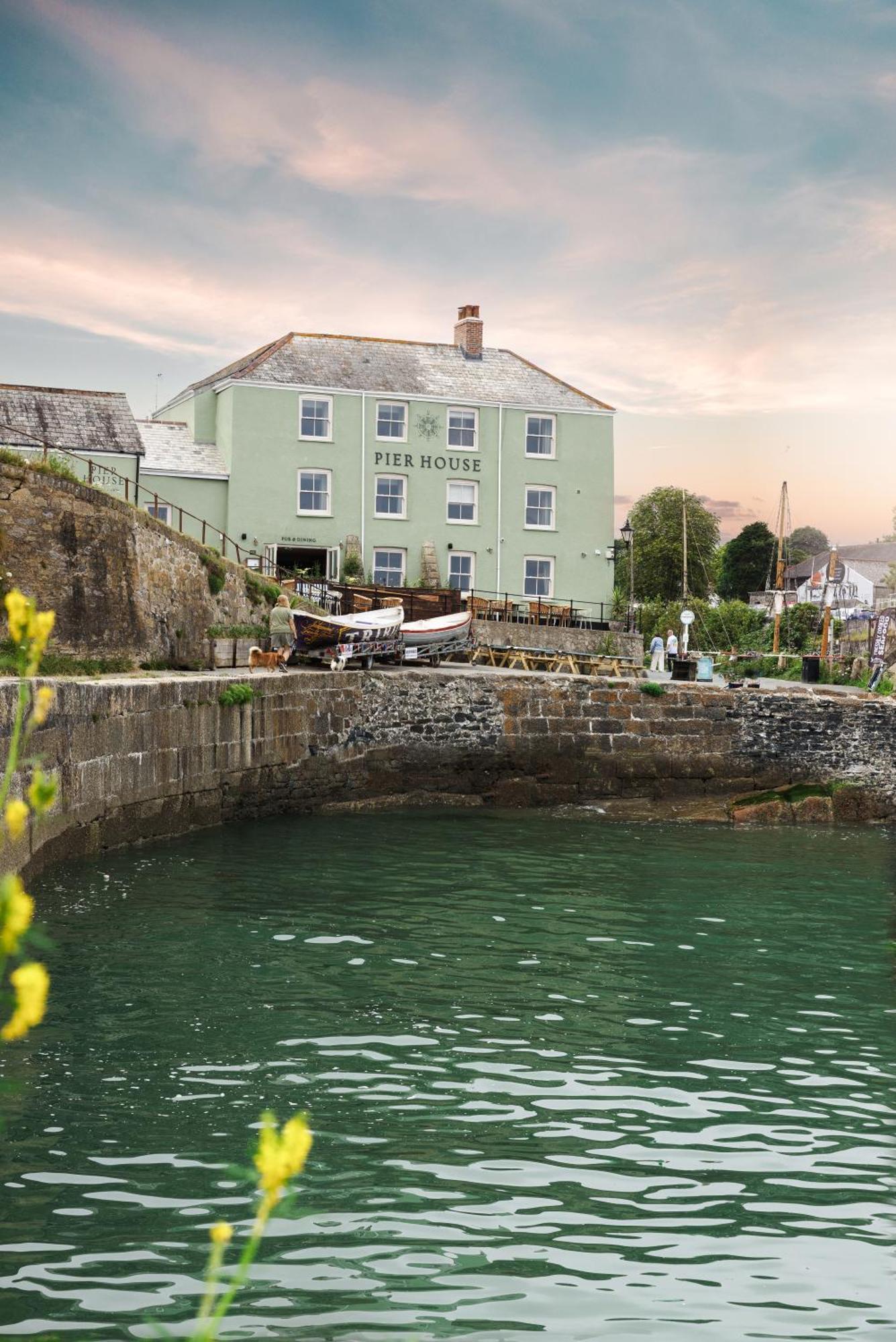 Pier House 3* Чарлстаун